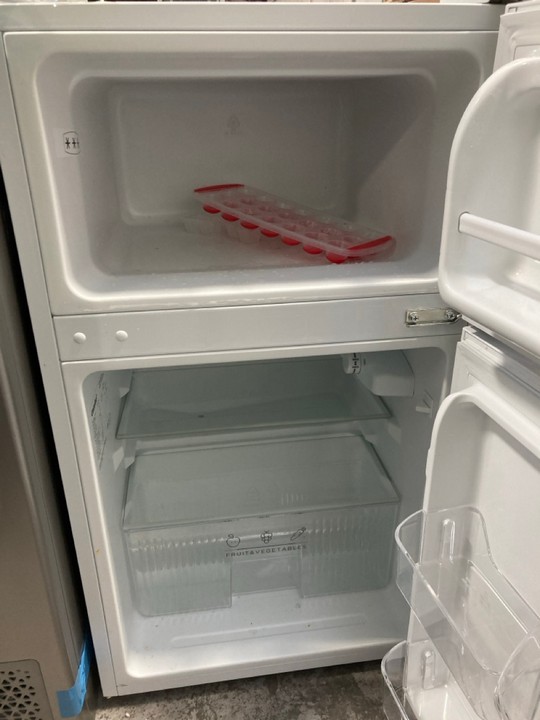 Lot 41  
            Marchington SR17 - Delivery or Collection 

                
COMFEE UNDER COUNTER FRIDGE FREEZER MODEL : RCT87WH2 - ORIGINAL RRP - £159: LOCAT... - Image 2