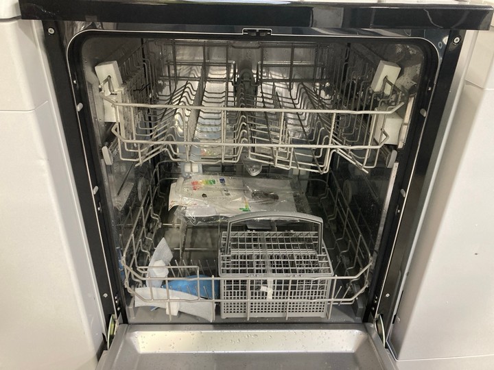 Lot 48  
            Marchington SR17 - Delivery or Collection 

                
COMFEE FREESTANDING DISHWASHER MODEL : CDWPF1201PB-UK - ORIGINAL RRP - £619: LOCA... - Image 2