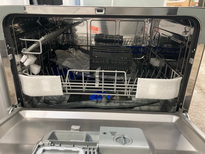 Lot 57  
            Marchington SR17 - Delivery or Collection 

                
COMFEE TABLE TOP DISHWASHER MODEL :KWH-TD602-S - ORIGINAL RRP - £219: LOCATION - B3 - Image 2