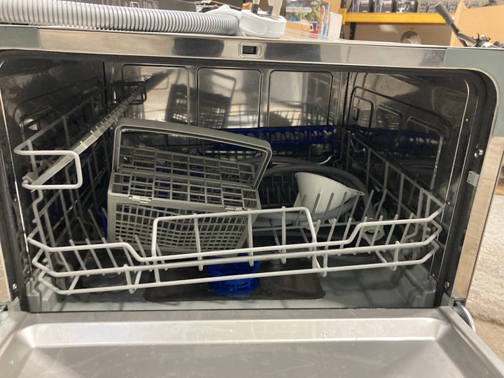 Lot 60  
            Marchington SR17 - Delivery or Collection 

                
COMFEE TABLE TOP DISHWASHER MODEL :KWH-TD602-S - ORIGINAL RRP - £219: LOCATION - B3 - Image 2
