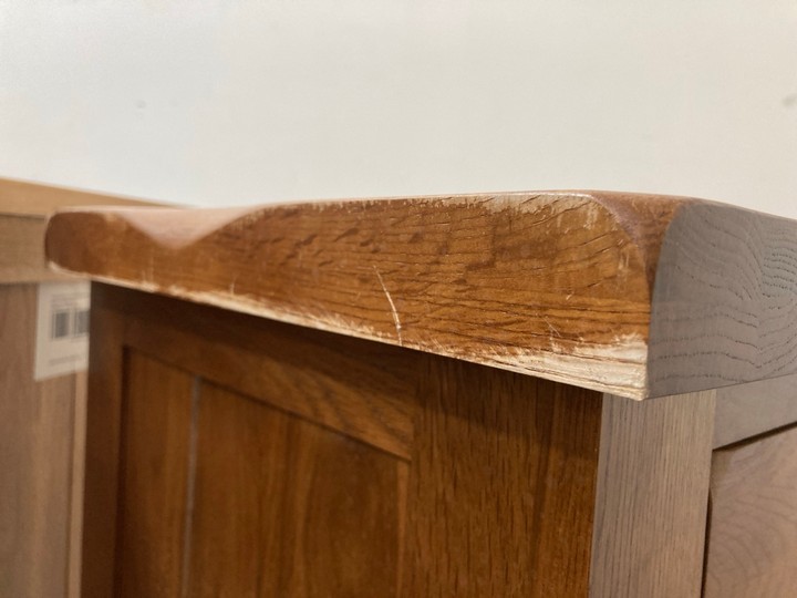 Lot 102  
            Marchington SR10 - Delivery or Collection 

                
OAK FURNITURELAND ORIGINAL RUSTIC SOLID OAK 3+4 CHEST OF DRAWERS - ORIGINAL RRP £...