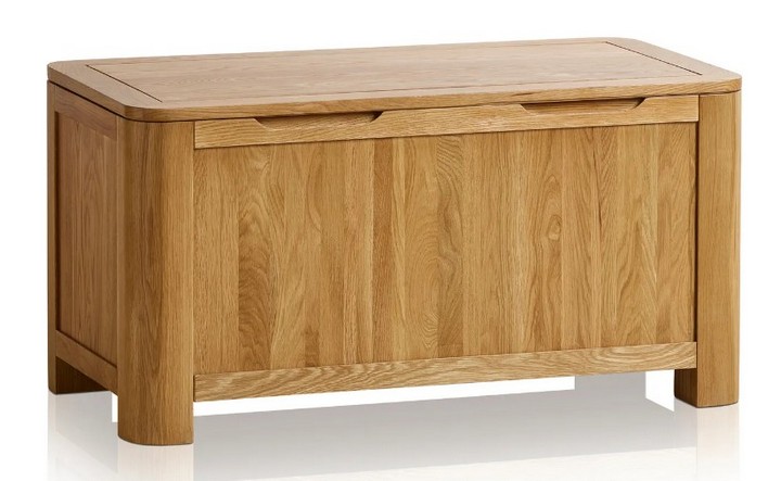 Lot 106  
            Marchington SR10 - Delivery or Collection 

                
OAK FURNITURELAND ROMSEY NATURAL SOLID OAK BLANKET BOX - ORIGINAL RRP £369.99: LO...