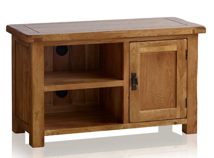 Lot 107  
            Marchington SR10 - Delivery or Collection 

                
OAK FURNITURELAND ORIGINAL RUSTIC SOLID OAK CABINET - ORIGINAL RRP £389.99: LOCAT...