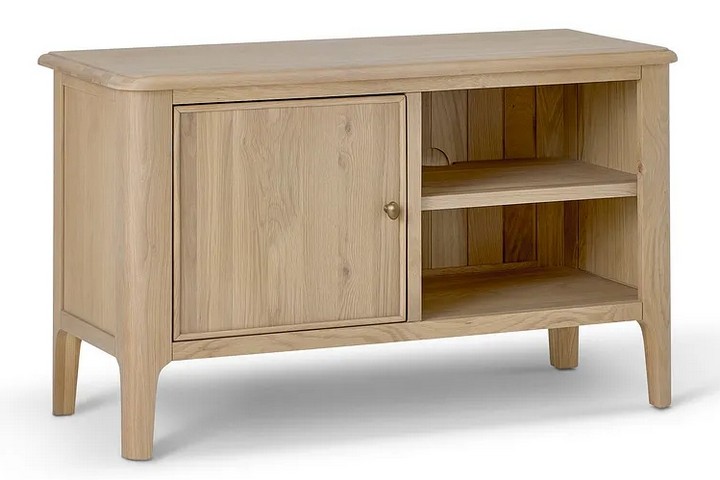 Lot 108  
            Marchington SR10 - Delivery or Collection 

                
OAK FURNITURELAND NEWTON SMALL TV UNIT IN LIGHT OAK - ORIGINAL RRP £499: LOCATION...