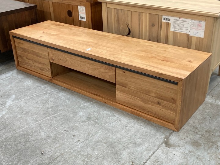 Lot 109  
            Marchington SR10 - Delivery or Collection 

                
OAK FURNITURELAND MAINE NATURAL SOLID OAK & METAL EXTRA LARGE UNIT - ORIGINAL RRP...