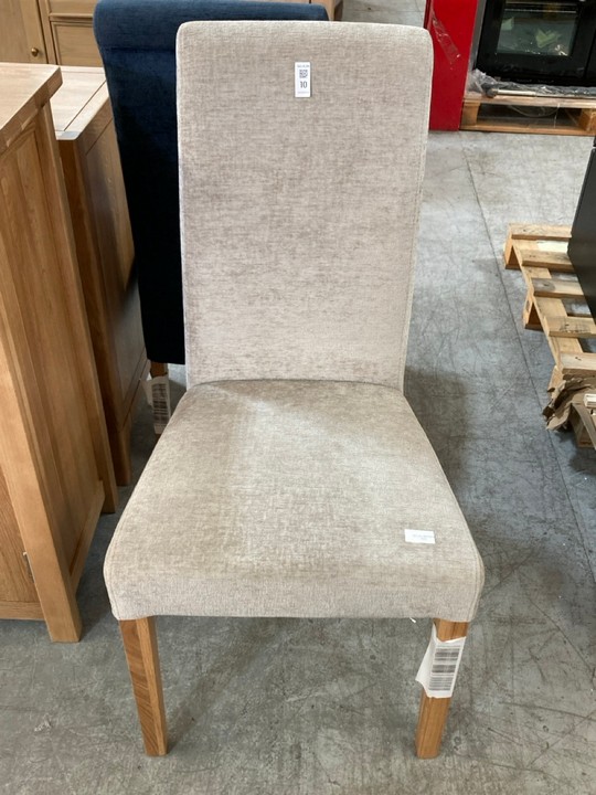 Lot 10  
            Marchington SR10 - Delivery or Collection 

                
OAK FURNITURELAND SCROLL BACK CHAIR IN BROOKLYN QUILL GREY CRUSHED CHENILLE WITH ...