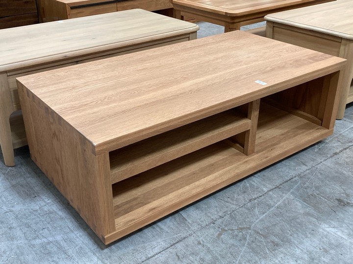 Lot 114  
            Marchington SR10 - Delivery or Collection 

                
OAK FURNITURELAND HIGHWORTH STORAGE COFFEE TABLE IN NATURAL SOLID OAK FINISH - OR...