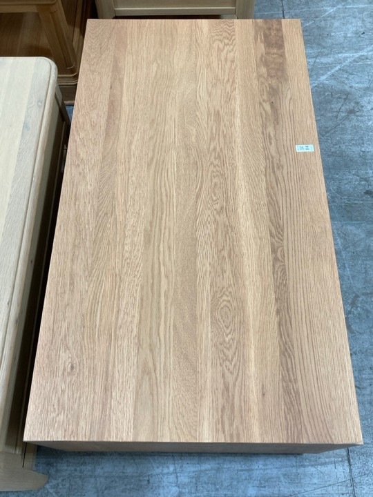 Lot 114  
            Marchington SR10 - Delivery or Collection 

                
OAK FURNITURELAND HIGHWORTH STORAGE COFFEE TABLE IN NATURAL SOLID OAK FINISH - OR...