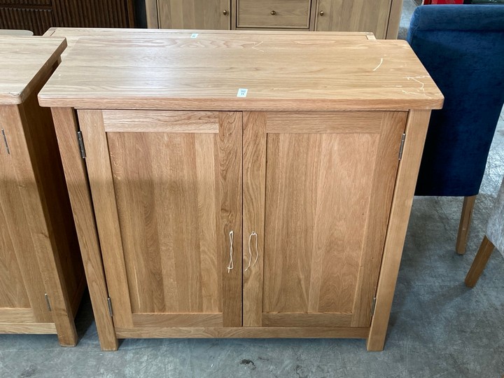 Lot 11  
            Marchington SR10 - Delivery or Collection 

                
OAK FURNITURELAND GREENWICH NATURAL SOLID OAK SHOE STORAGE CABINET - ORIGINAL RRP...