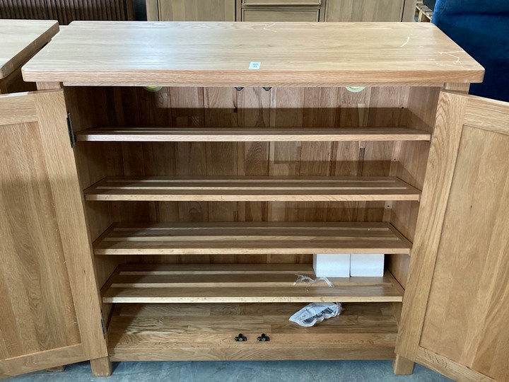 Lot 11  
            Marchington SR10 - Delivery or Collection 

                
OAK FURNITURELAND GREENWICH NATURAL SOLID OAK SHOE STORAGE CABINET - ORIGINAL RRP...
