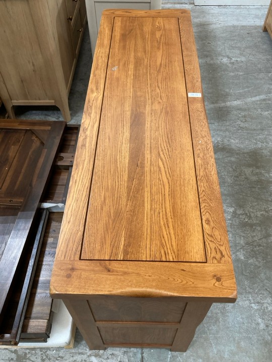 Lot 125  
            Marchington SR10 - Delivery or Collection 

                
OAK FURNITURELAND ORIGINAL RUSTIC SOLID OAK 3+4 CHEST OF DRAWERS - ORIGINAL RRP £...