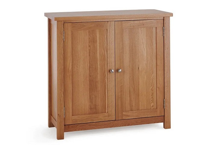 Lot 12  
            Marchington SR10 - Delivery or Collection 

                
OAK FURNITURELAND GREENWICH NATURAL SOLID OAK SHOE STORAGE CABINET - ORIGINAL RRP...