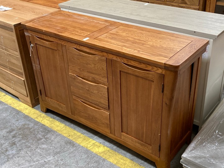 Lot 130  
            Marchington SR10 - Delivery or Collection 

                
OAK FURNITURELAND ORRICK RUSTIC SOLID OAK LARGE SIDEBOARD - ORIGINAL RRP £549.99:...