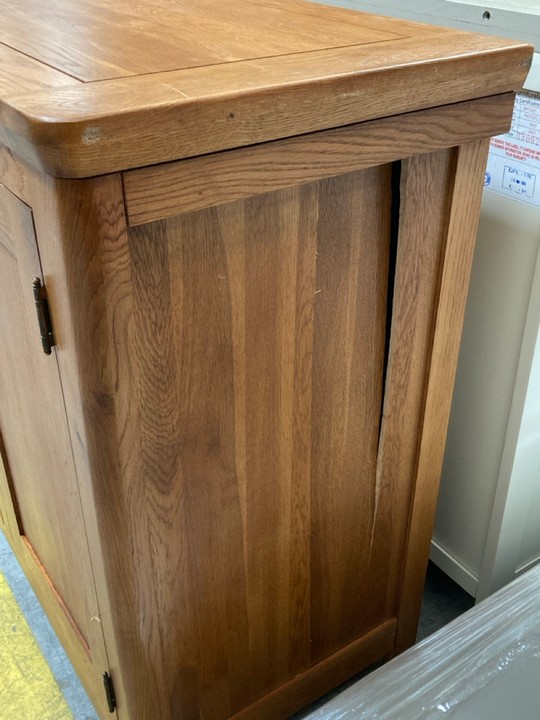 Lot 130  
            Marchington SR10 - Delivery or Collection 

                
OAK FURNITURELAND ORRICK RUSTIC SOLID OAK LARGE SIDEBOARD - ORIGINAL RRP £549.99:...