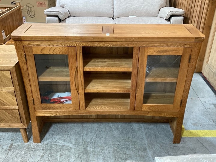 Lot 134  
            Marchington SR10 - Delivery or Collection 

                
OAK FURNITURELAND ORRICK RUSTIC SOLID OAK LARGE DRESSER - TOP - ORIGINAL RRP £1,0...