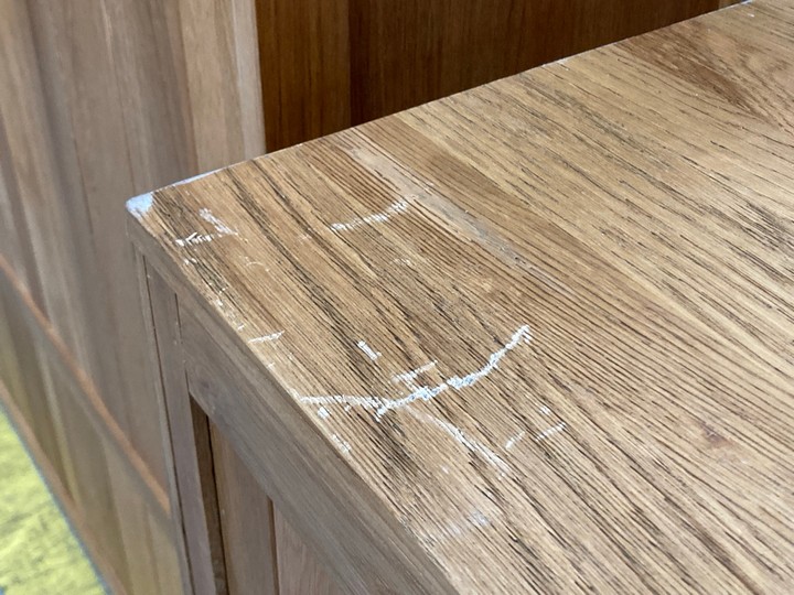 Lot 135  
            Marchington SR10 - Delivery or Collection 

                
OAK FURNITURELAND PARQUET BRUSHED AND GLAZED OAK 3+4 CHEST OF DRAWERS - ORIGINAL ...