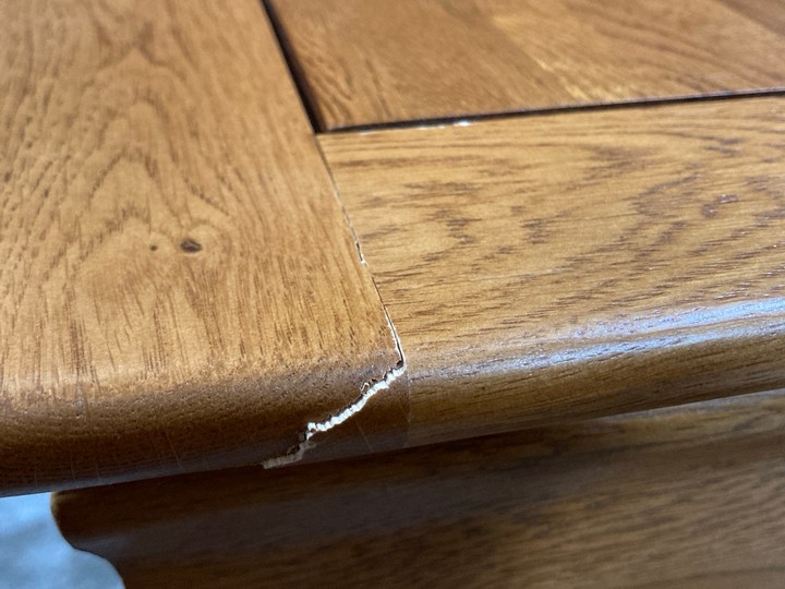 Lot 141  
            Marchington SR10 - Delivery or Collection 

                
OAK FURNITURELAND FRENCH FARMHOUSE RUSTIC SOLID OAK 3+2 DRAWER CHEST - ORIGINAL R...