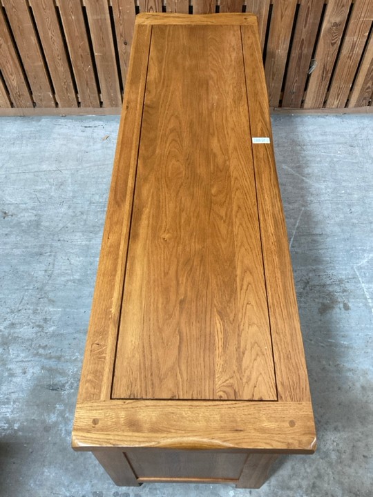 Lot 152  
            Marchington SR10 - Delivery or Collection 

                
OAK FURNITURELAND ORIGINAL RUSTIC SOLID OAK LARGE CABINET - ORIGINAL RRP £459.99:...