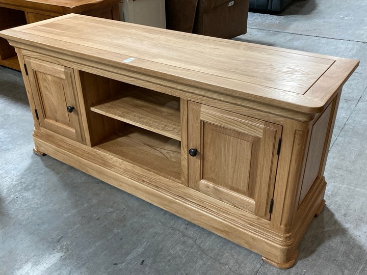 Lot 153  
            Marchington SR10 - Delivery or Collection 

                
OAK FURNITURELAND CANTERBURY NATURAL SOLID OAK LARGE CABINET - ORIGINAL RRP £459....