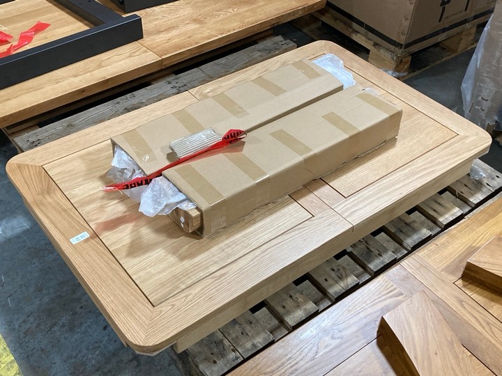 Lot 157  
            Marchington SR10 - Delivery or Collection 

                
OAK FURNITURELAND ROMSEY EXTENDING DINING TABLE IN NATURAL SOLID OAK FINISH - ORI...