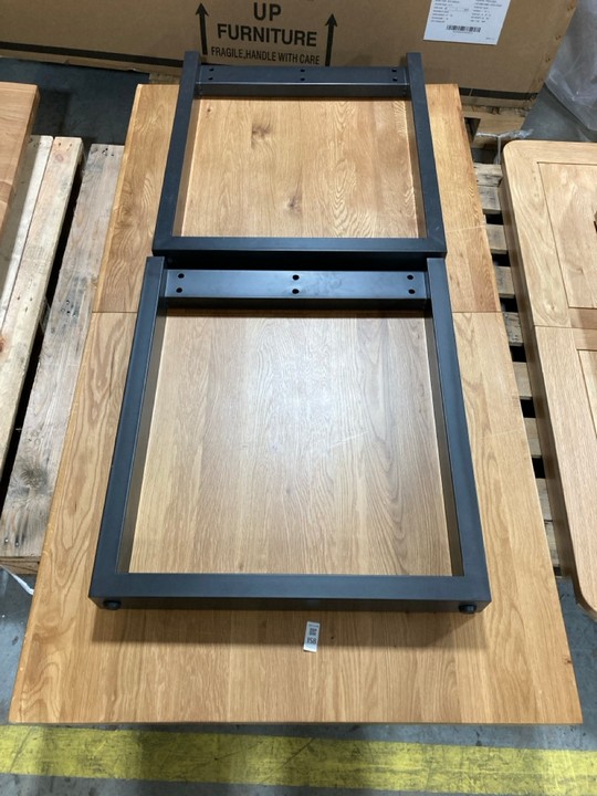 Lot 158  
            Marchington SR10 - Delivery or Collection 

                
OAK FURNITURELAND MAINE NATURAL SOLID OAK & METAL EXTENDING DINING TABLE 160-220C...