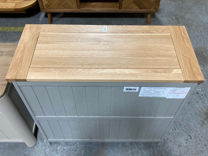 Lot 163  
            Marchington SR10 - Delivery or Collection 

                
OAK FURNITURELAND ST IVES NATURAL OAK AND LIGHT GREY PAINTED 2+3 DRAWER CHEST - O...