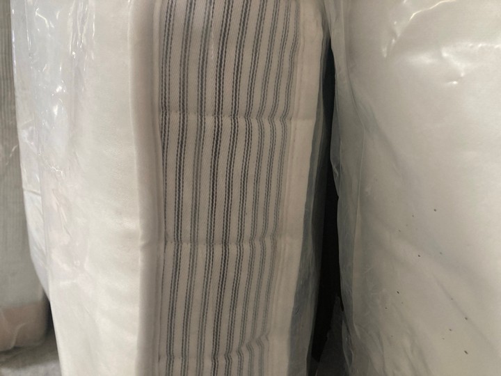 Lot 165  
            Marchington SR10 - Delivery or Collection 

                
LOAF.COM SOFA BED MATTRESS : SIZE 153 X 180CM: LOCATION - A3 - Image 4