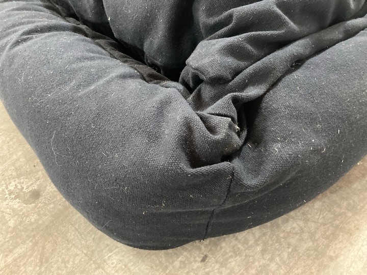 Lot 172  
            Marchington SR10 - Delivery or Collection 

                
LOAF.COM WOOFINS LARGE DOG BED IN DARK BLUE - ORIGINAL RRP £195: LOCATION - A3