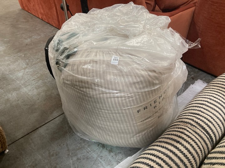 Lot 194  
            Marchington SR10 - Delivery or Collection 

                
LOAF.COM FRIENDLY KIP FEATHER FREE KING SIZE MATTRESS TOPPER ORIGINAL RRP: £120: ...