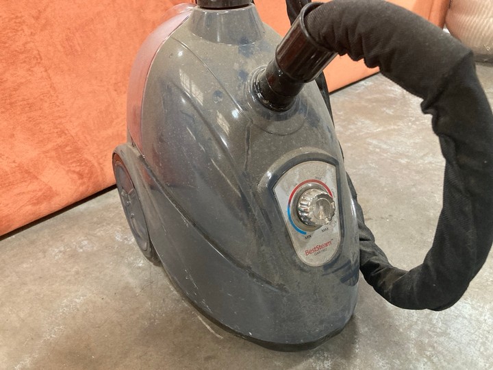 Lot 195  
            Marchington SR10 - Delivery or Collection 

                
LOAF.COM BEST STEAM GAR1502 GARMENT STEAM CLEANER: LOCATION - A4 - Image 3