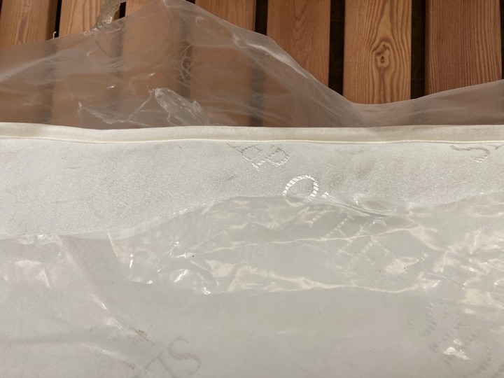 Lot 197  
            Marchington SR10 - Delivery or Collection 

                
LOAF.COM OUR PERFECT MATTRESS KING SIZE EXTRA FIRM ORIGINAL RRP: £845: LOCATION - A5