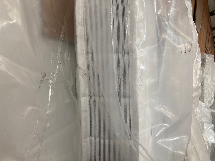 Lot 198  
            Marchington SR10 - Delivery or Collection 

                
LOAF.COM SOFA BED MATTRESS: LOCATION - A5 - Image 4