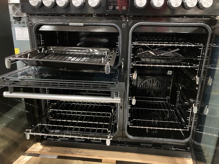 Lot 203  
            Marchington SR10 - Delivery or Collection 

                
STOVES RICHMOND DELUXE 90CM RANGE COOKER IN BLACK MODEL: D900EI RTY: LOCATION - C... - Image 3