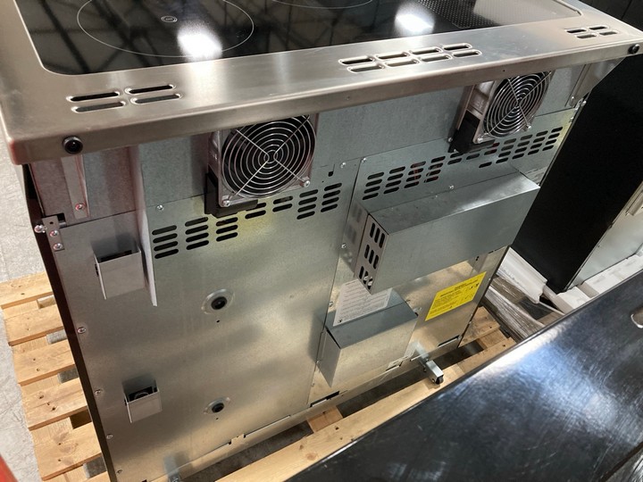 Lot 203  
            Marchington SR10 - Delivery or Collection 

                
STOVES RICHMOND DELUXE 90CM RANGE COOKER IN BLACK MODEL: D900EI RTY: LOCATION - C... - Image 6