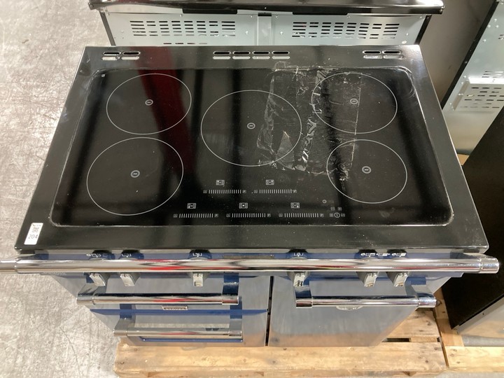Lot 204  
            Marchington SR10 - Delivery or Collection 

                
STOVES RICHMOND DELUXE 90CM RANGE COOKER IN MIDNIGHT BLUE MODEL: D900EI TCH ORIGI... - Image 2