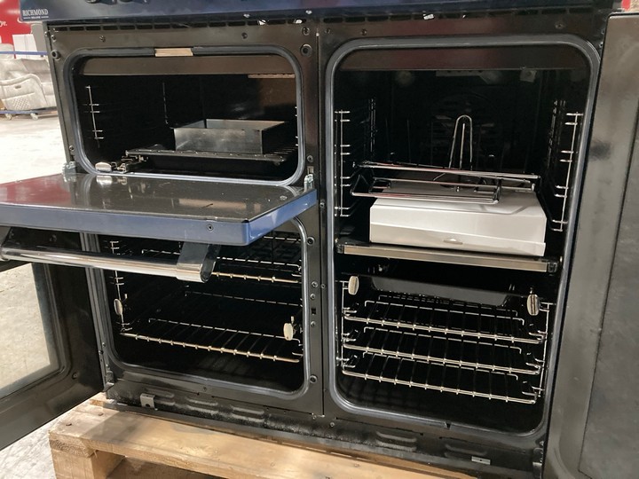 Lot 204  
            Marchington SR10 - Delivery or Collection 

                
STOVES RICHMOND DELUXE 90CM RANGE COOKER IN MIDNIGHT BLUE MODEL: D900EI TCH ORIGI... - Image 3