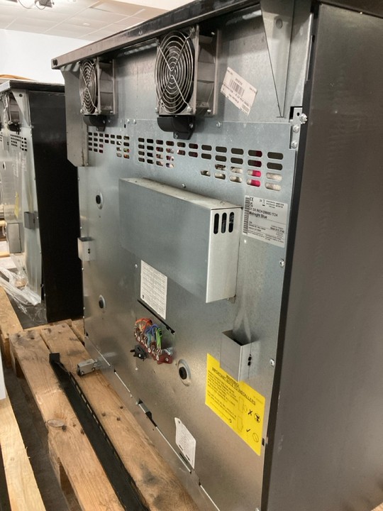 Lot 204  
            Marchington SR10 - Delivery or Collection 

                
STOVES RICHMOND DELUXE 90CM RANGE COOKER IN MIDNIGHT BLUE MODEL: D900EI TCH ORIGI... - Image 6