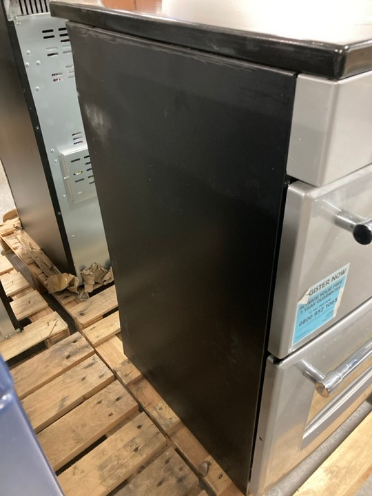 Lot 205  
            Marchington SR10 - Delivery or Collection 

                
BELLING FARMHOUSE 110E 110CM RANGE COOKER IN GREY MODEL: 444444149 ORIGINAL RRP: ... - Image 5