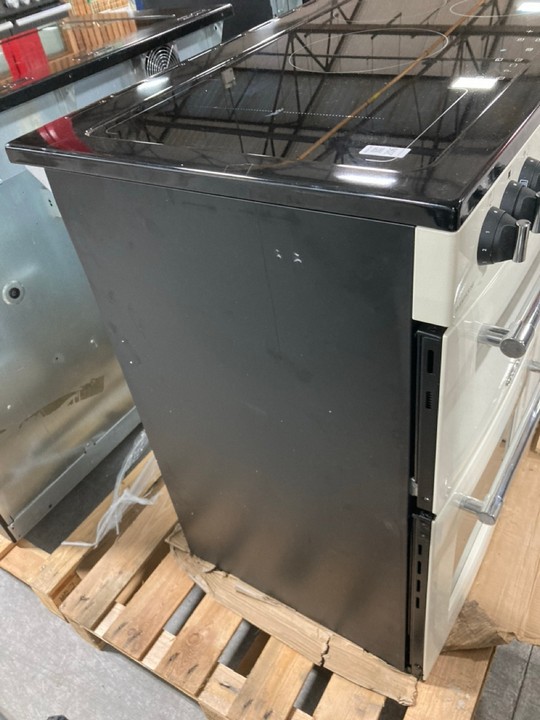 Lot 206  
            Marchington SR10 - Delivery or Collection 

                
BELLING FARMHOUSE 90CM ELECTRIC RANGE COOKER WITH INDUCTION HOB: MODEL 90EI - ORI... - Image 4