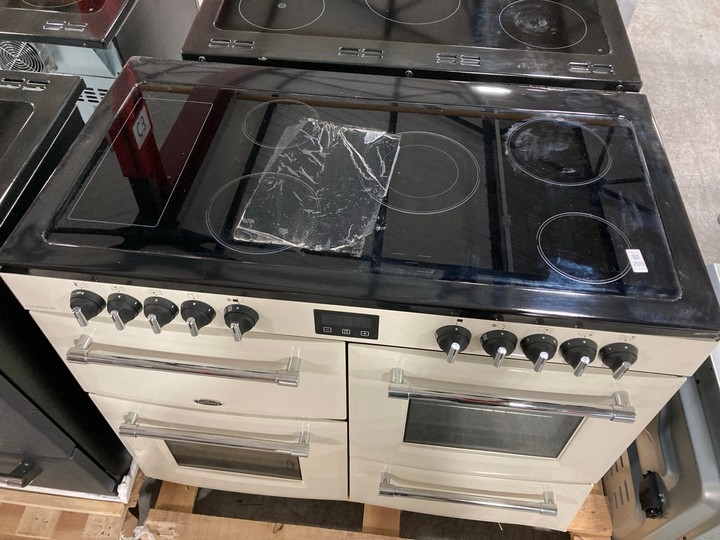 Lot 209  
            Marchington SR10 - Delivery or Collection 

                
BELLING FARMHOUSE 110CM RANGE COOKER WITH INDUCTION HOB IN CREAM : MODEL 110E - O... - Image 2