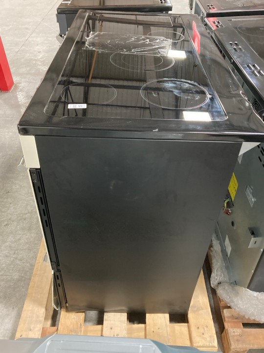 Lot 209  
            Marchington SR10 - Delivery or Collection 

                
BELLING FARMHOUSE 110CM RANGE COOKER WITH INDUCTION HOB IN CREAM : MODEL 110E - O... - Image 4