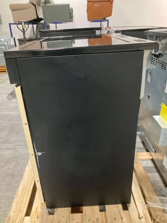 Lot 219  
            Marchington SR10 - Delivery or Collection 

                
BELLING FARMHOUSE 90CM ELECTRIC RANGE COOKER WITH INDUCTION HOB: MODEL 90EI - ORI...