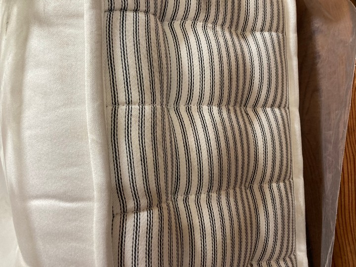 Lot 242  
            Marchington SR10 - Delivery or Collection 

                
LOAF.COM TOP DOG KING SIZE MATTRESS ORIGINAL RRP: £1245: LOCATION - A6