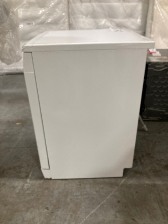 Lot 252  
            Marchington SR10 - Delivery or Collection 

                
BOSCH DISHWASHER: MODEL SMS26AW08G - ORIGINAL RRP £399: LOCATION - A5 - Image 3