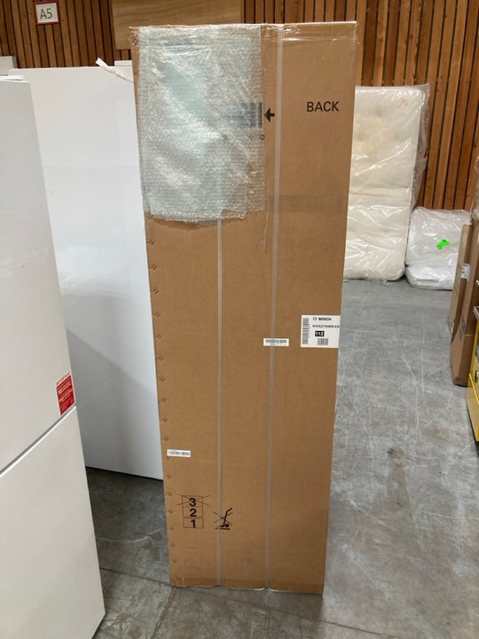 Lot 265  
            Marchington SR10 - Delivery or Collection 

                
BOSCH FRIDGE FREEZER: MODEL KGN27NWEAG - ORIGINAL RRP £469: LOCATION - A5 - Image 3