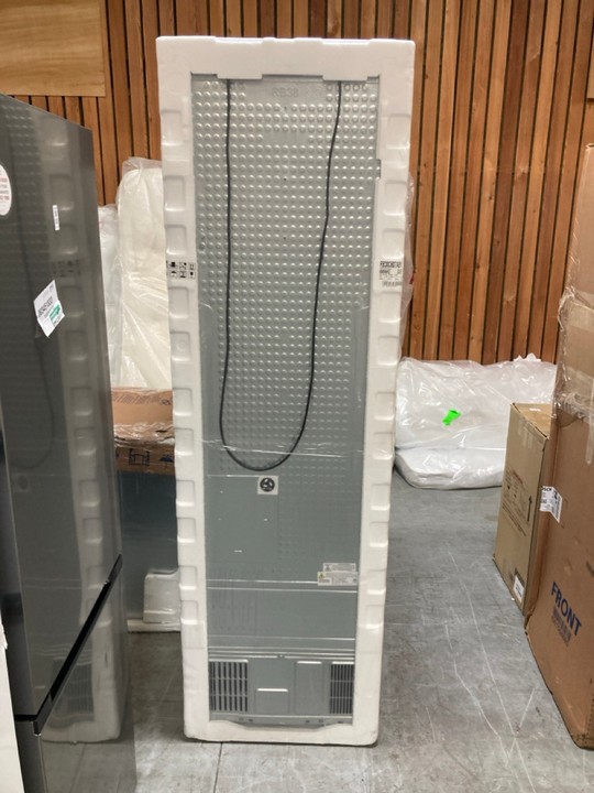 Lot 268  
            Marchington SR10 - Delivery or Collection 

                
SAMSUNG SERIES 8 TALL FRIDGE FREEZER : MODEL RB38C607AB1 - ORIGINAL RRP £949: LOC... - Image 4