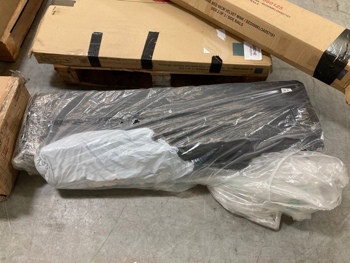 Lot 283  
            Marchington SR10 - Delivery or Collection 

                
JOHN LEWIS & PARTNERS BOBBIN CONSOLE TABLE IN BLACK FINISH: LOCATION - A6