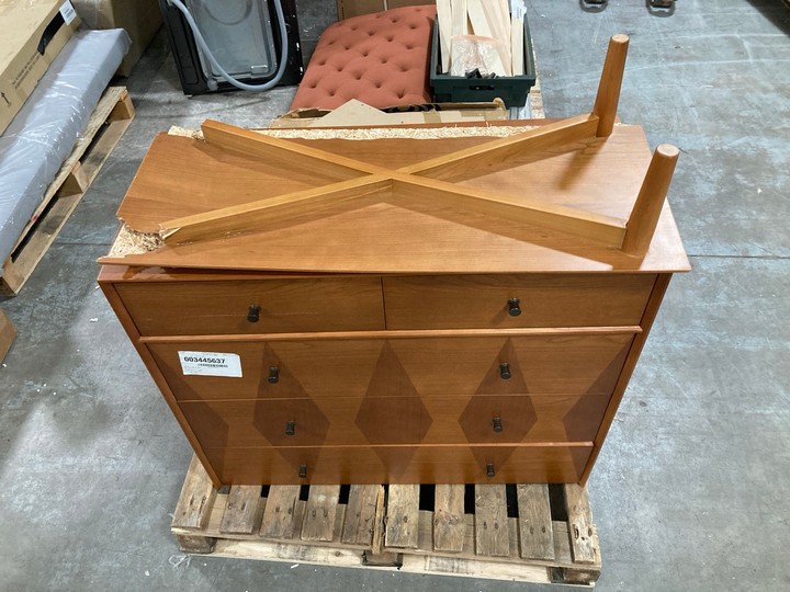 Lot 319  
            Marchington SR10 - Delivery or Collection 

                
PALLET OF ASSORTED JOHN LEWIS & PARTNERS FURNITURE COMPONENTS: LOCATION - A8 (KER... - Image 2