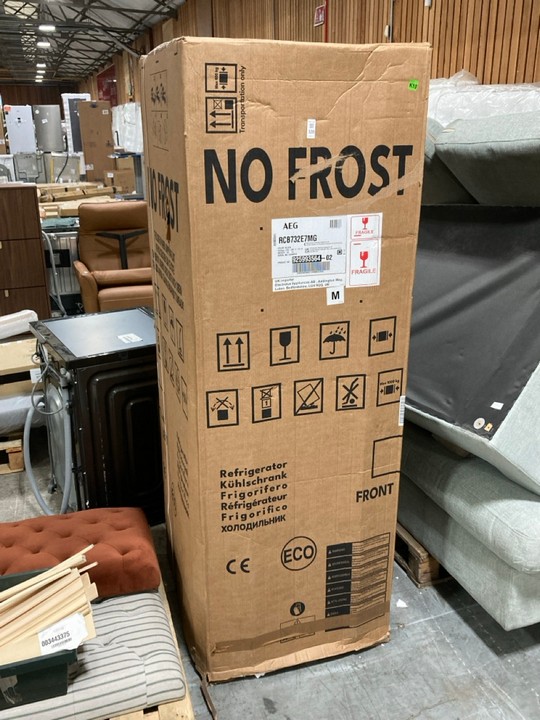 Lot 320  
            Marchington SR10 - Delivery or Collection 

                
AEG FRIDGE FREEZER: MODEL RCB732E7MG - ORIGINAL RRP £1199: LOCATION - A8