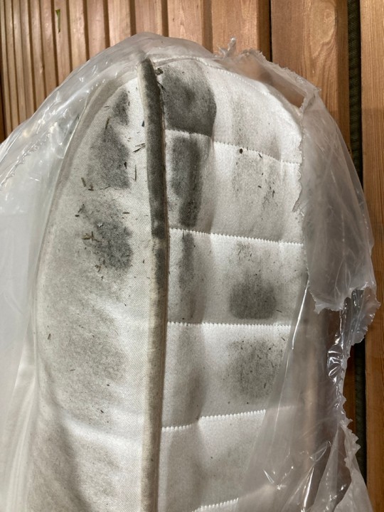 Lot 329  
            Marchington SR10 - Delivery or Collection 

                
JOHN LEWIS & PARTNERS BRITISH NATURAL COLLECTION LINEN 3250 KING SIZE MATTRESS - ... - Image 4